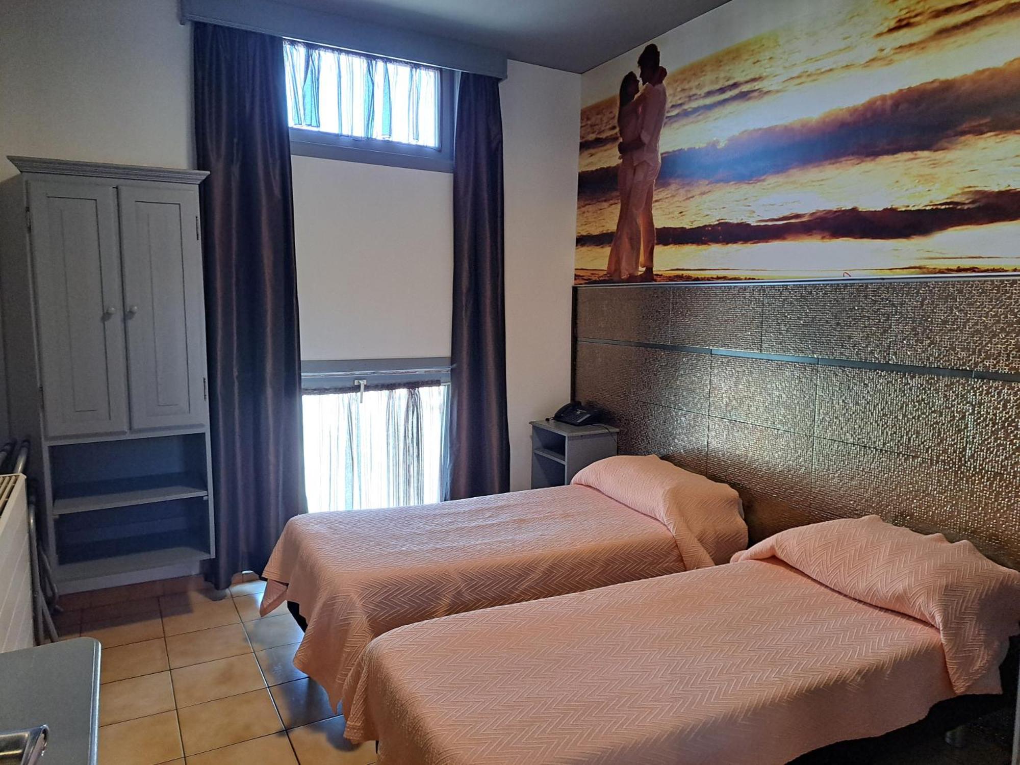 Le New Matinal Hotel La Louviere Luaran gambar