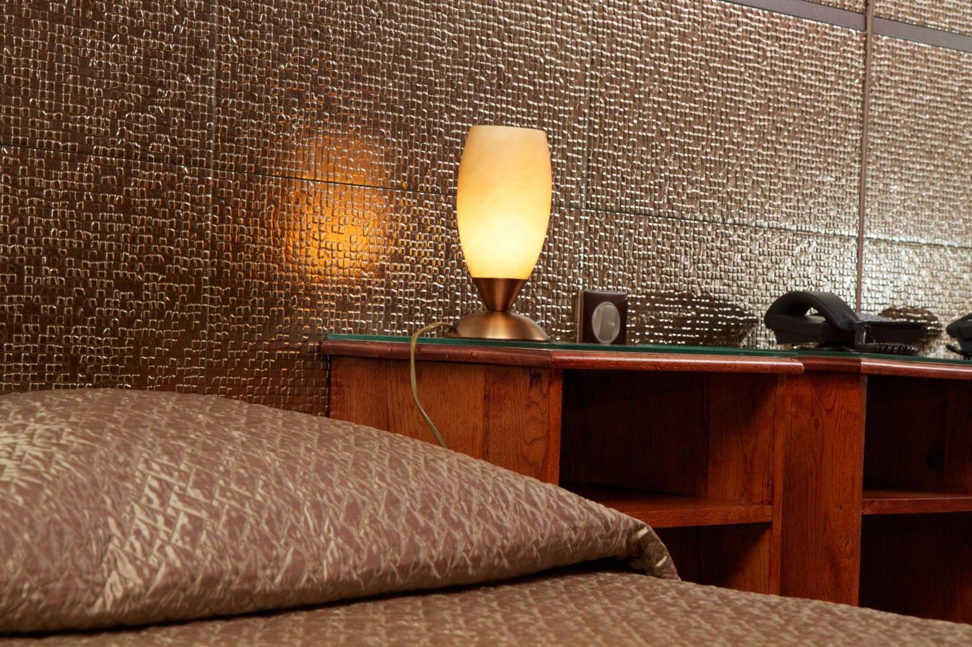 Le New Matinal Hotel La Louviere Luaran gambar