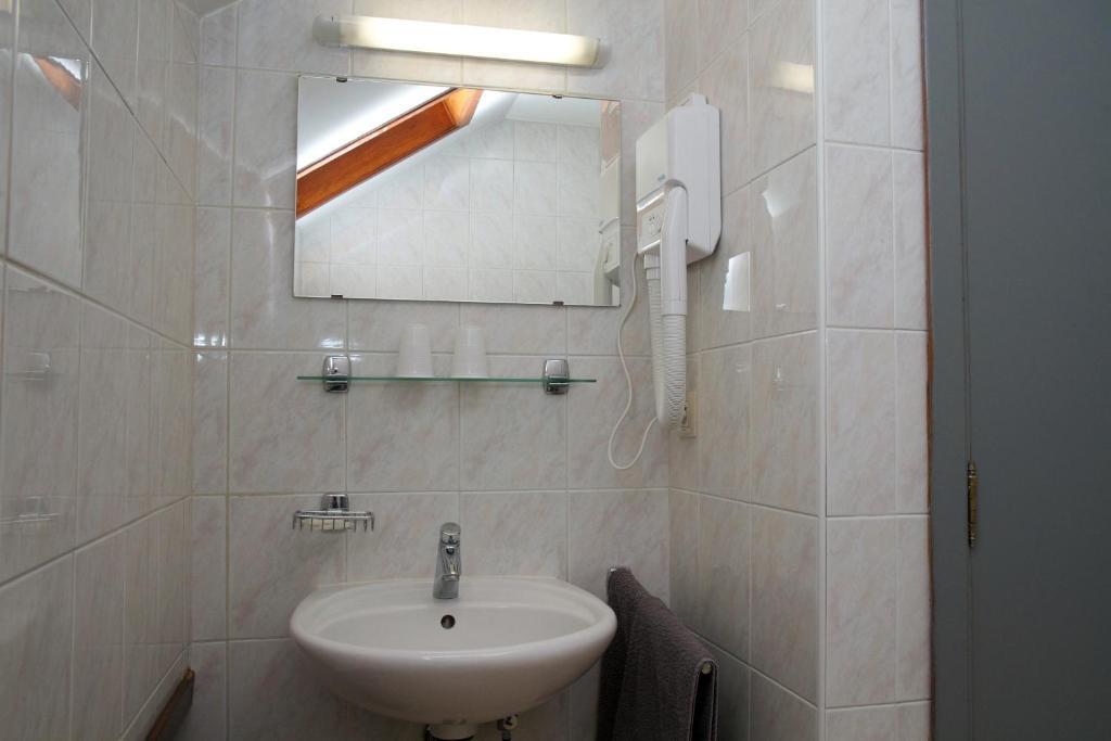 Le New Matinal Hotel La Louviere Bilik gambar